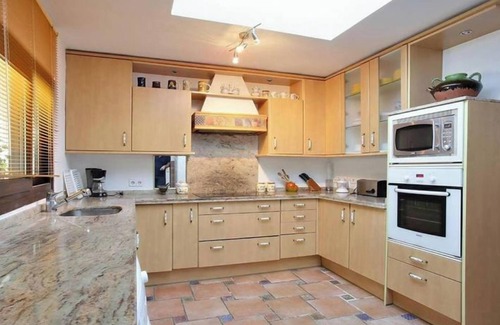 Guadalmina Villa | Villa 'by the Beach 5 Bedrooms' With Sea View, Wi-fi and Air Conditioning