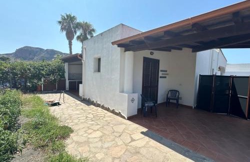 Vulcano Porto House | Villa by the Vulcano - 70mq plus large garden and patio