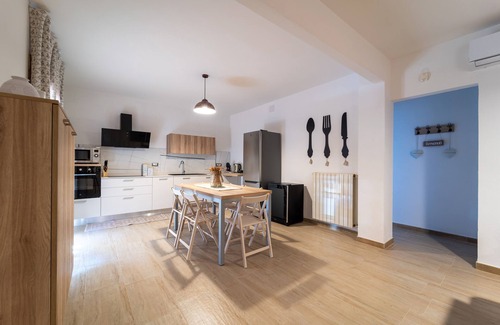 Alghero Villa | Villa Carlotta,con Piscina-barbecue,spazioso Giardino,soli 4 km Dalle Spiagge