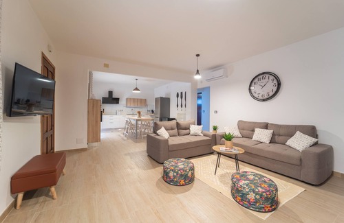 Alghero Villa | Villa Carlotta,con Piscina-barbecue,spazioso Giardino,soli 4 km Dalle Spiagge