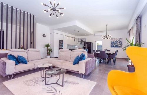 Sestanovac Villa | Villa Casa Mia Luxury Retreat with Heated Pool