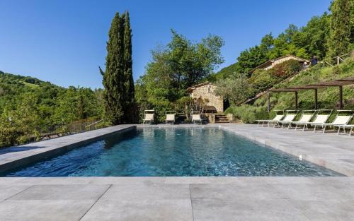 Castel Focognano Villa | Villa Casentino by PosarelliVillas
