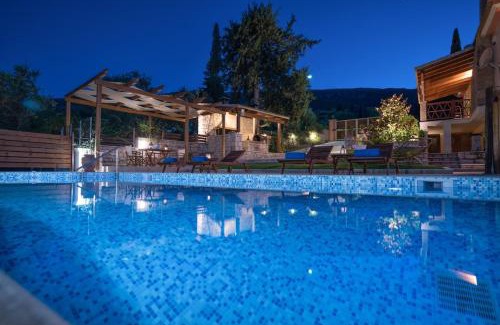 Mouzaki Villa | Villa Clairy 3-Bedroom Villa with Private Pool