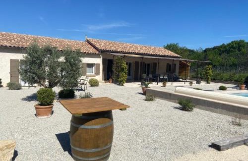 Mondragon Villa | Villa climatisée avec piscine CHAUFFÉE au cœur du massif d'Uchaux , calme absolu !