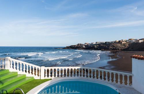 Telde Villa | Villa Coki Deluxe - First line of the beach