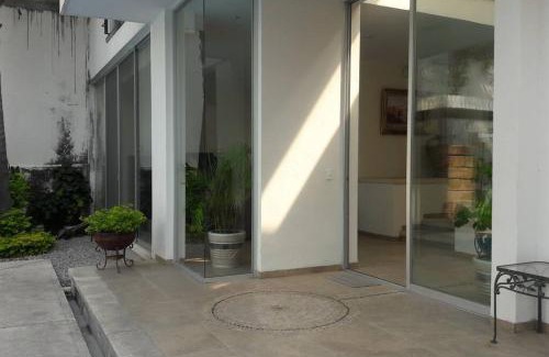 Tres de Mayo House | Villa Colibri Casa Vacacional alberca asador jardín 15 huéspedes