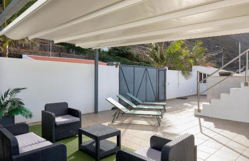 Prazeres Villa | villa com piscina entre o mar e as montanhas