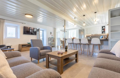 Rantatika Villa | Villa Constadina Large Private Pool, A/C, WiFi