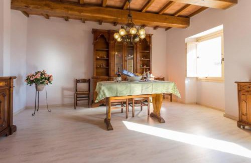 Sigillo Apartment | Villa Costanzi: Comfy Apartment Below The Cucco