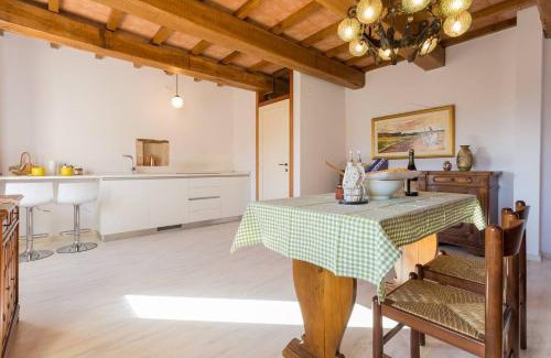 Sigillo Apartment | Villa Costanzi: Comfy Apartment Below The Cucco
