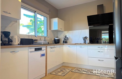 Carosse House | Villa Cosy Kerval : Elegance and Serenity with Pool and Stunning Views