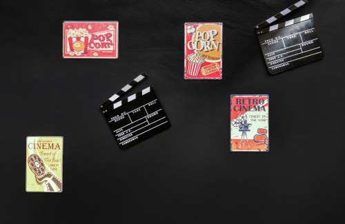 Miraflores de la Sierra Villa | Villa de lujo de piedra, Cine para niños, Vistas, Piscina