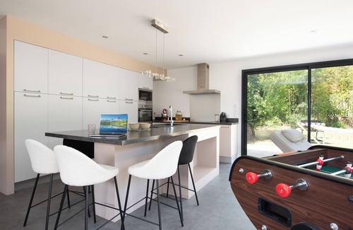 Castres Villa | Villa de Luxe Theolina à Castres - 5 bedrooms, pool & garden