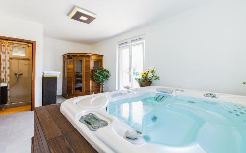 Bratulici Villa | Villa Delle Rondini in Central Istria with Whirlpool and Sauna for 8 persons