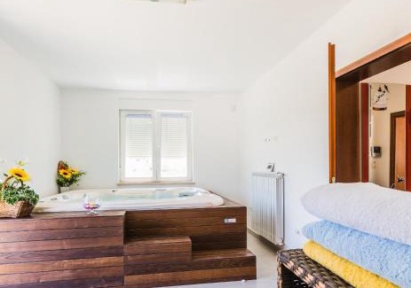 Bratulici Villa | Villa Delle Rondini in Central Istria with Whirlpool and Sauna for 8 persons