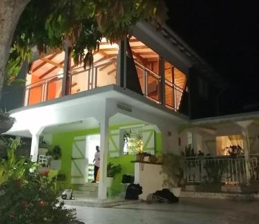 Mahaut House | Villa des fleurs