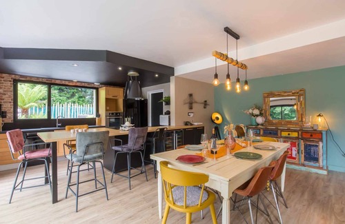 Berven House | Villa DES Marronniers, Maison Entre Terre et Mer; Avec Spa, Baby Foot et ps4