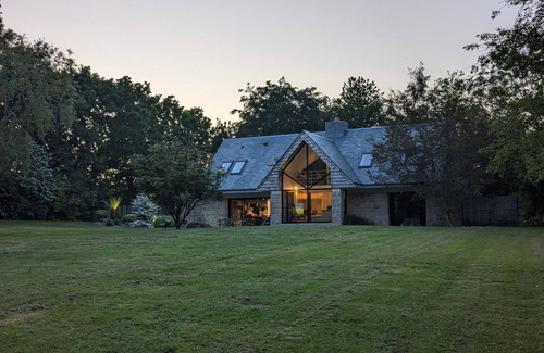 Berven House | Villa DES Marronniers, Maison Entre Terre et Mer; Avec Spa, Baby Foot et ps4