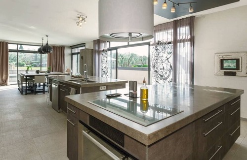 St.-Remy-de-Provence Villa | Villa Drossa, Magnificent family home near town center and Alpilles