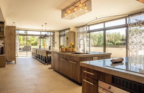 St.-Remy-de-Provence Villa | Villa Drossa, Magnificent family home near town center and Alpilles