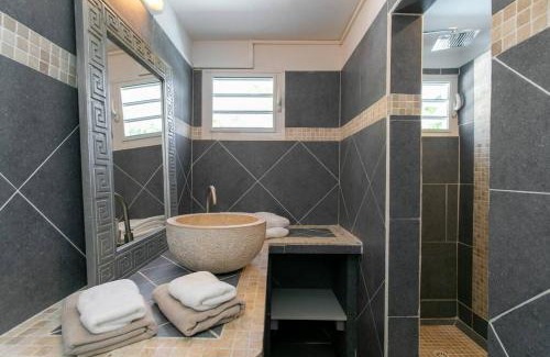 Orient Bay Villa | Villa Elé, 4 chambres, jardin tropical et piscine