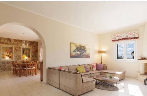 Spartylas Villa | Villa 'Elia' with Sea View, Wi-Fi and Air Conditioning