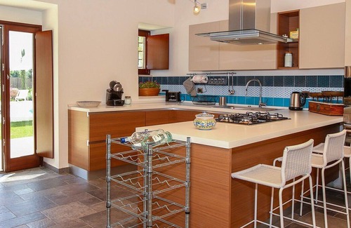 Scicli Villa | Villa Elitra: A characteristic two-story villa made of stone, with Free WI-FI.