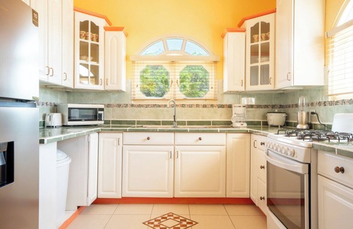 Boroncana Villa | Villa Encantada Aruba with Private Pool and garden