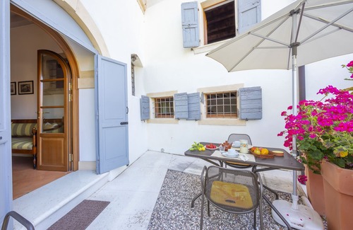 Colognola ai Colli Apartment | Villa Faccioli Limone With Shared Pool, Colognola ai Colli, Italy