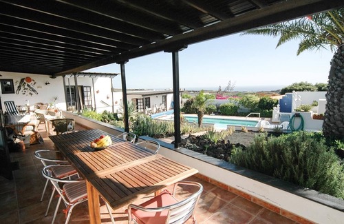 Macher Villa | Villa Finca el Volcan with Sea View, Pool, Garden & Wi-Fi