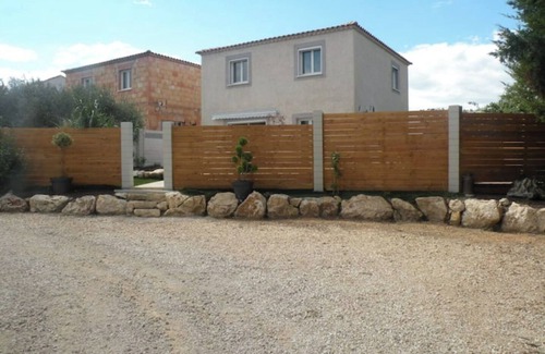 Saint-Privat-des-Vieux Villa | Villa for 10 people with pool and jacuzzi