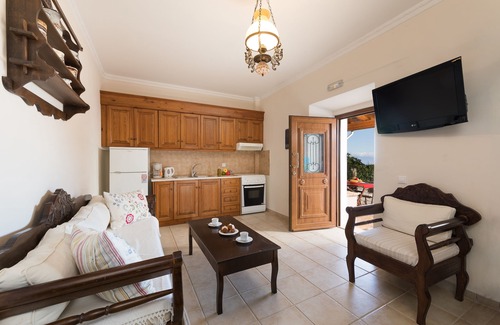 Sokraki Villa | Villa Gallini Sleeps 4 (2 Bedrooms)