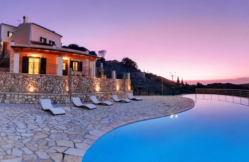 Sokraki Villa | Villa Gallini Sleeps 4 (2 Bedrooms)