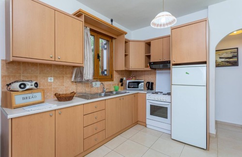 Maroulas Villa | Villa Garifallia - Three Bedroom Villa, Sleeps 6