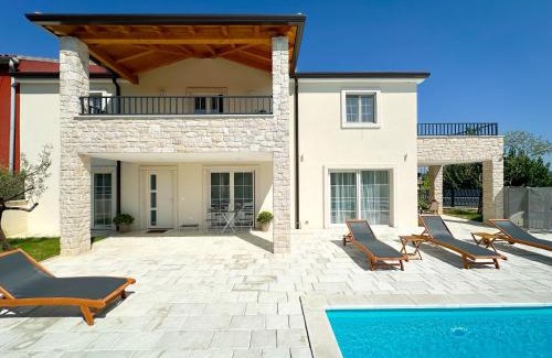 Nova Vas Villa | Villa Gaudeo with pool and EV station