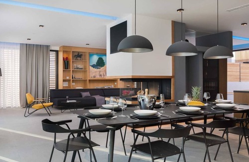 Marusici Villa | Villa Gemelos - sea views, heated pools, jacuzzi, sauna and a gym