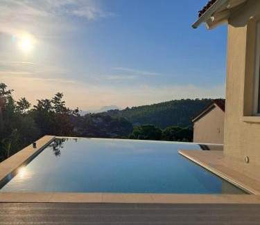 Troulos Villa | Villa George in Skiathos