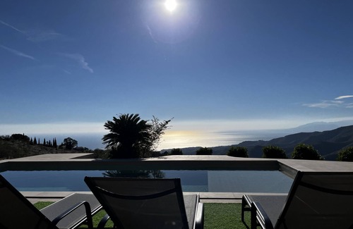 Moclinejo Villa | Villa Heidelberg - Geräumiges Ferienhaus mit Pool, Ruhiger Lage und Ausblick