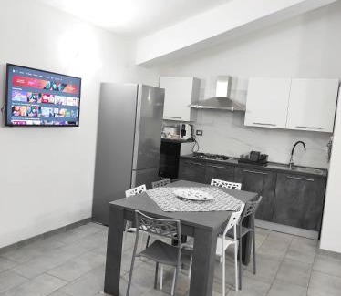 Maeggio House | Villa Hippodrom-INDEPENDENT VILLA WITH POOL