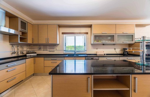 Patroves House | Villa Hunês by Gabi Miguel