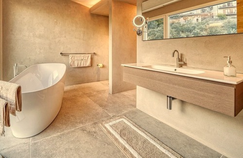 Gardola Villa | Villa in an olive grove with breathtaking lake views