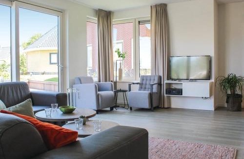 Idskenhuizen House | Villa in Friesland with Waterfront Garden