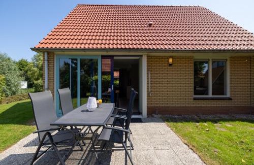 Andijk House | Villa in Friesland with Jetty and Garden