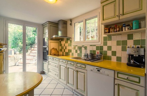 Hyeres Villa | Villa in Hyères near Beach & Pool