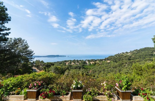 Hyeres Villa | Villa in Hyères near Beach & Pool