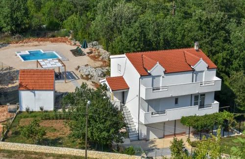 Neoric Villa | Villa in Neoric with Pool and Bubble Bath