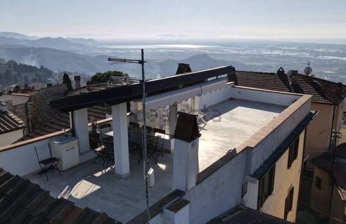 Corsanico Villa | Villa in the hills of Versilia, with swimming pool, garden and sea view terrace