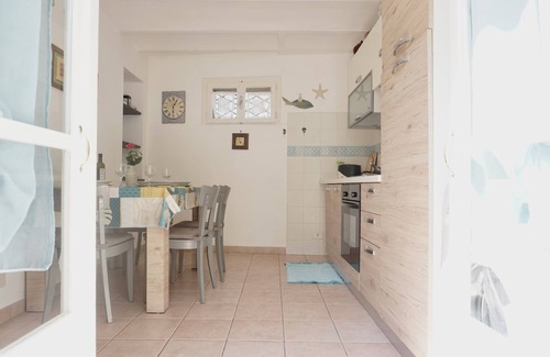 Vallecrosia Apartment | Villa in town I 6 guests I Sea 5 min I Garden I Private parking