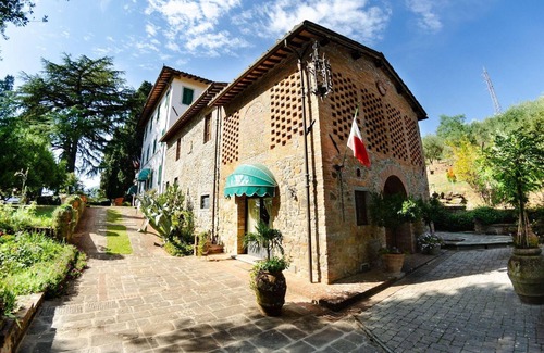 Uzzano House | Villa in Uzzano with Private Pool & Garden