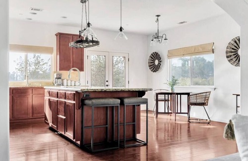 Atascadero Villa | Villa in Wine Country, King Beds & Jacuzzi